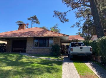 Casa · 288m² · 5 Ambientes · 2 Cocheras · Casa en Punta del Este. Parada 19 a 2 Cuadras de La Playa