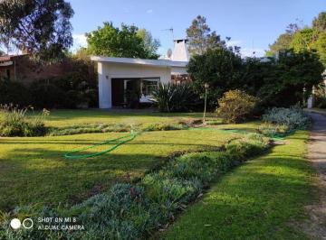 Casa · 220m² · 6 Ambientes · Pinares