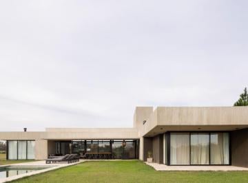 Casa · 209m² · 6 Ambientes · Casa en Oliveros