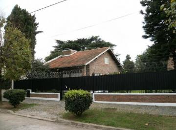Casa · 155m² · 5 Ambientes · 4 Cocheras · Muy Lindo Chalet
