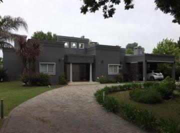 Casa · 253m² · 3 Ambientes · 2 Cocheras · Casa - Parque Las Naciones