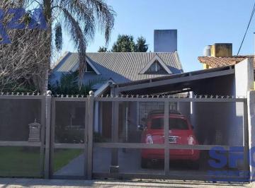 Casa · 220m² · 5 Ambientes · Casa - San Miguel