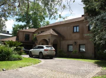 Casa · 650m² · 8 Ambientes · Espectacular Casa en Saint Thomas Este