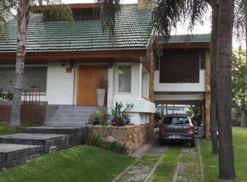 Casa · 400m² · 4 Ambientes · 1 Cochera · Casa - Castelar Sur