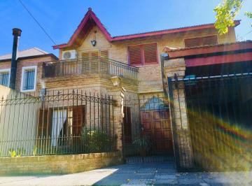 Casa · 230m² · 5 Ambientes · 1 Cochera · Casa - Ituzaingó