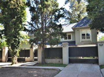 Casa · 350m² · 5 Ambientes · 5 Cocheras · Casa en Parque Leloir