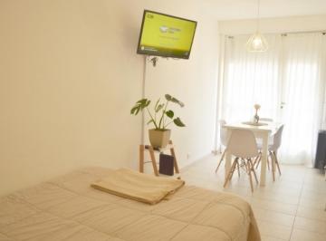 Departamento · 111m² · 1 Ambiente · Alquiler por Dia un Ambiente a La Calle Para 3 Personas.