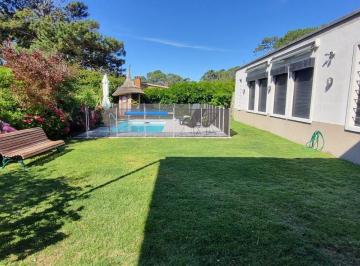 Casa · 235m² · 8 Ambientes · 1 Cochera · Casa en San Rafael, Alquiler Temporal, Punta del Este.