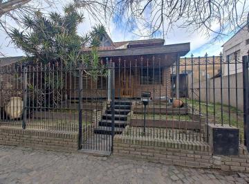 Casa · 117m² · 4 Ambientes · 1 Cochera · Casa en Venta en Isidro Casanova