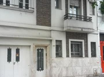 Casa · 400m² · 6 Ambientes · 1 Cochera · Casa de 5 Dorm. S/av. Pellegrini (9,53 X 43,14 M) - Zona Centro