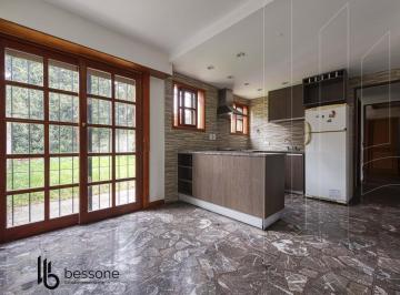 Casa · 260m² · 4 Ambientes · 2 Cocheras · Casa en Parque Luro