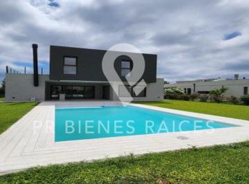 Casa · 288m² · 6 Ambientes · 2 Cocheras · Casa - Terralagos