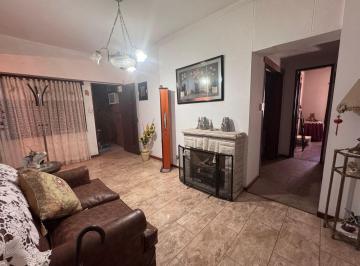PH · 128m² · 7 Ambientes · Venta Casa de Pasillo 2 Dorm. con Patio