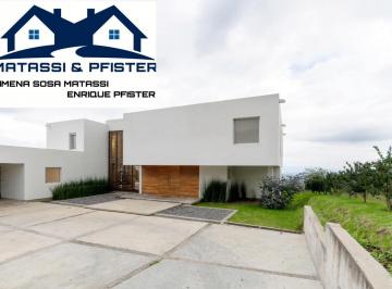 Casa · 490m² · 5 Ambientes · 4 Cocheras · Casa de Dos Plantas C/extraordinaria Vista