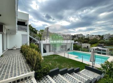 Casa · 350m² · 8 Ambientes · 4 Cocheras · La Rufina - 3 Dorm - Excelente Vista - Quincho Cerrado