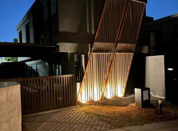 Casa de 5 ambientes, Córdoba · Duplex en Venta en Housing con Seguridad de Categoria No Perder!