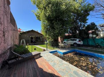 Casa · 100m² · 6 Ambientes · Casa a La Venta 3 Dorm. Patio Verde y Piscina en Fisherton