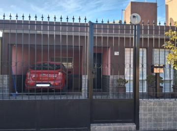 Casa · 120m² · 2 Dormitorios · 2 Cocheras · Casa en Horizonte