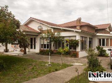 Casa de 5 ambientes, Mar de Ajó · Imponente Casa a Una Cuadra del Mar - C820