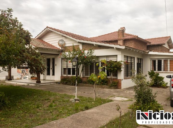 Casa · 250m² · 5 Ambientes · 1 Cochera