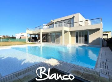 Casa · 286m² · 5 Ambientes · 2 Cocheras · Casa en Venta en Haras Santa Maria, Escobar, G. B. a. Zona Norte