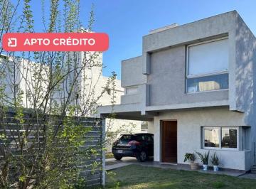 APTO CRÉDITO (4).png · Venta de Casa 3 Dorm. en Housing de Arguello.