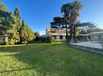 Casa · 2750m² · 4 Ambientes · 4 Cocheras · Casa en Venta - Lomas de Zamora (Viamonte Esq. Melo)