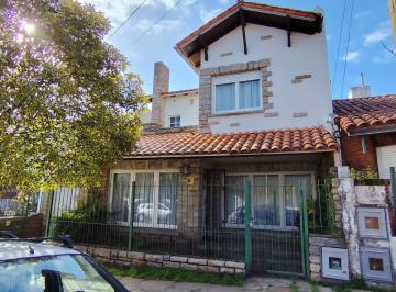 Casa · 3 Dormitorios · 2 Cocheras · Chalet 4 Ambientes - Bernardo de Yrigoyen 3700