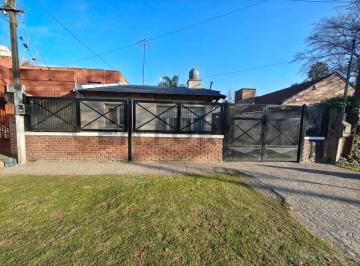 Casa · 75m² · 4 Ambientes · 1 Cochera · 25 E/493 y 494 Gonnet - Casa en Venta - Baja de Valor – Usd 118.000