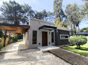 Casa · 130m² · 4 Ambientes · 1 Cochera · Venta de Casa en Valeria del Mar!