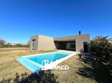 Casa · 200m² · 6 Ambientes · 1 Cochera · Casa en Venta en Pilar del Este, Santa Elena, Pilar, G. B. a. Zona Norte