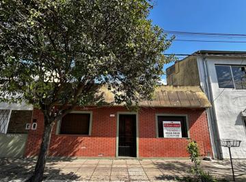 Casa · 90m² · 4 Ambientes · Casa 4 Ambientes en Venta en Morón con Patio, Terraza y Espacio Verde