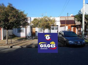 Casa · 80m² · 3 Ambientes · 1 Cochera · Venta de Casa 3 Amb. S/l 10x38 m² en San Justo