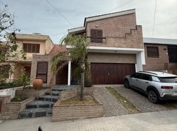 Casa de 6 ambientes, Córdoba · Vendo Casa - Alto Verde - 3 Dor + Hab de Serv, Coch Doble