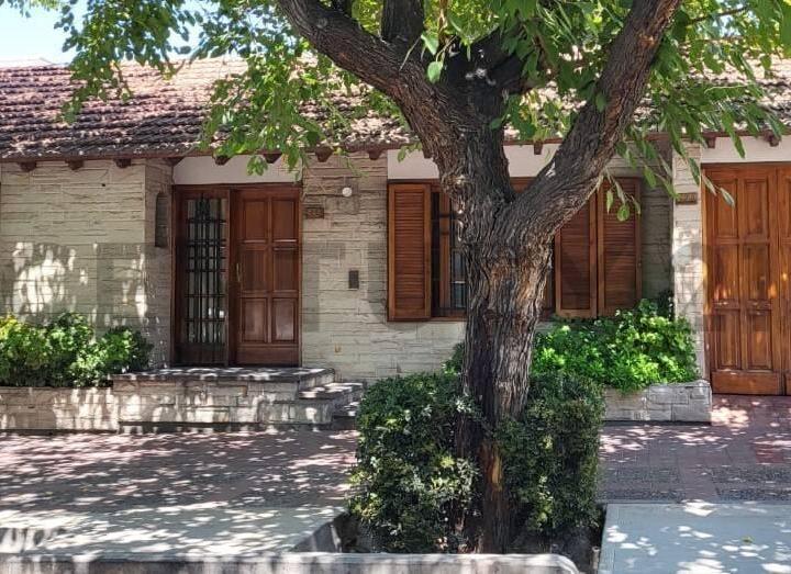 Casa · 380m² · 3 Dormitorios · 2 Cocheras