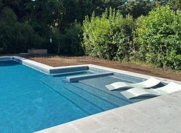 Casa · 250m² · 4 Ambientes · 1 Cochera · Alquiler Temporario Fiestas del 23 Al 8 del 2026 Casa en Golfers C. C