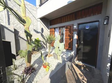Casa · 170m² · 5 Ambientes · 1 Cochera · Casa con Tres Dorm.