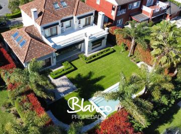 Casa · 355m² · 7 Ambientes · 1 Cochera · Casa en Venta en La Lomada, Pilar, G. B. a. Zona Norte