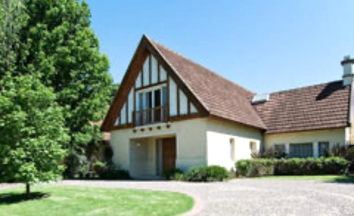 Casa · 280m² · 6 Ambientes · 1 Cochera
