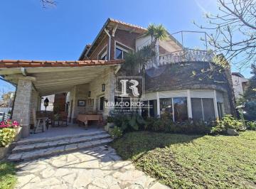 Quinta vacacional · 400m² · 5 Ambientes · 2 Cocheras · Casa en Venta en El Corazon de San Isidro.