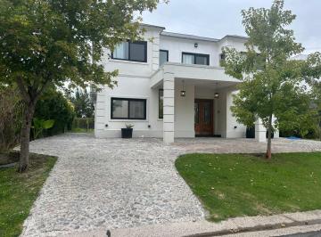 Casa · 255m² · 5 Ambientes · 2 Cocheras · Casa en Alquiler 4 Dorm. Las Tipas Nordelta Tigre Argentina