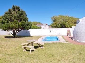 Casa · 100m² · 4 Ambientes · 3 Cocheras · Casa en Venta 4 Amb a Una Cuadra del Mar. Unica con Fondo Pileta y Garage