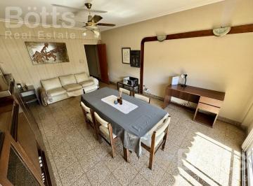 Departamento · 80m² · 4 Ambientes · Venta de 4 Ambientes, Luminoso, Frente a Plaza, Bajas Expensas, Ascensor, Villa del Parque