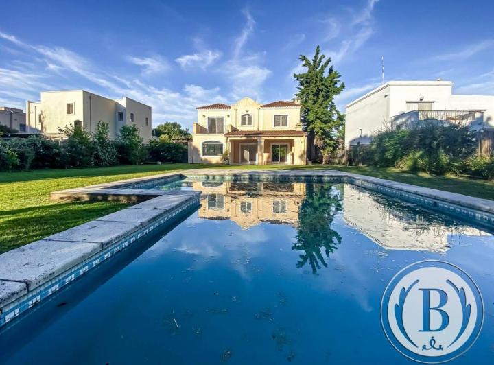 Casa · 250m² · 5 Ambientes · 1 Cochera