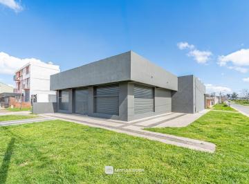 Local comercial · 264m² · 3 Ambientes · 3 Cocheras · Venta - Gran Local Comercial Sobre Av Fortunato de La Plaza Esq. Udine