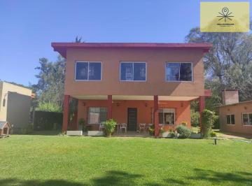 Quinta vacacional · 310m² · 3 Ambientes · 4 Cocheras · Venta Casa Quinta con 1500 de Lote y 300 Cubiertos en Pilar