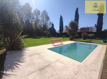Quinta vacacional · 310m² · 3 Ambientes · 4 Cocheras · Venta Casa Quinta con 1500 de Lote y 300 Cubiertos en Pilar