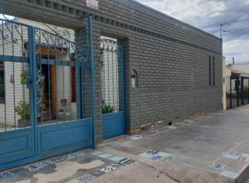 Casa de 8 ambientes, Puerto Madryn · Casa con Quincho, Barrio Sur - Patio Amplio, Jardin de Invierno, 4 Habitacione, Pas - Parrilla