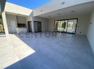 Casa · 214m² · 4 Dormitorios · 4 Cocheras · Casa con Pileta en San Matias