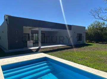 Casa · 214m² · 4 Dormitorios · 4 Cocheras · Casa con Pileta y Financiacion en San Matias